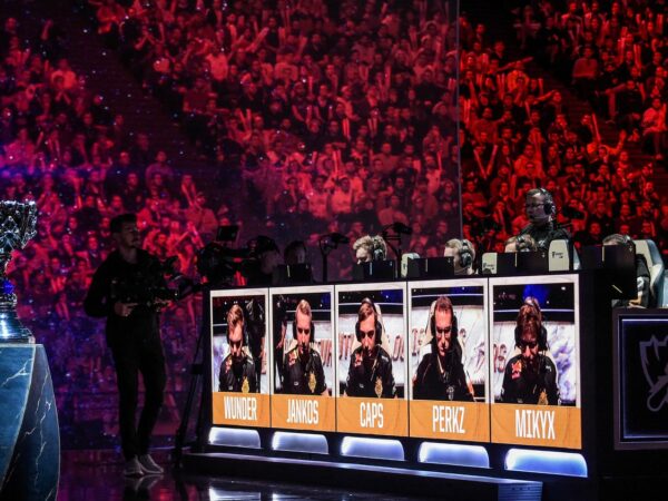 L'esport en 2024 : La Karmine Corp en LEC et dans son arène, Rekkles en Corée et les Worlds en France
          L'année 2024 s'annonce intense pour la communauté française de League of Legends qui voit l'un de ses clubs phares, la Karmine Corp, intégrer l'échelon européen de la compétition, dès ce mois de janvier. Plus tard il entrera dans Les Arènes d'Evry, salle dont le club sera résident. Dans le même temps la star Rekkles part à la conquête de la Corée, alors que la France accueillera aussi les quarts et demi-finales des championnats du monde.