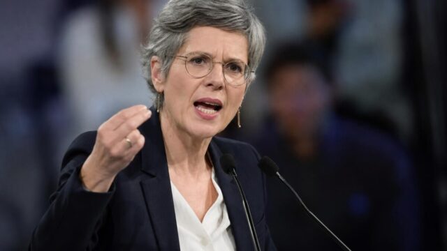 sandrine rousseau dénonce vivement l'idée d'un prétendu affrontement, qualifiant cette affirmation de totalement délirante et injustifiée.